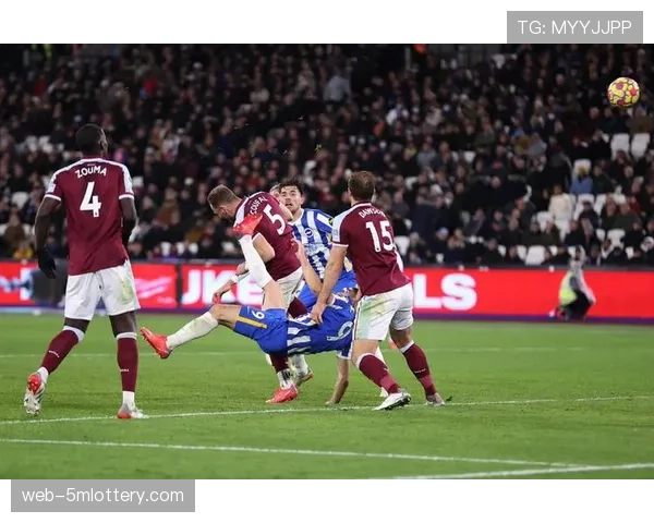 现场观察：布莱顿在客场坚决执行短传出球，成功抵御西汉姆联开场高压