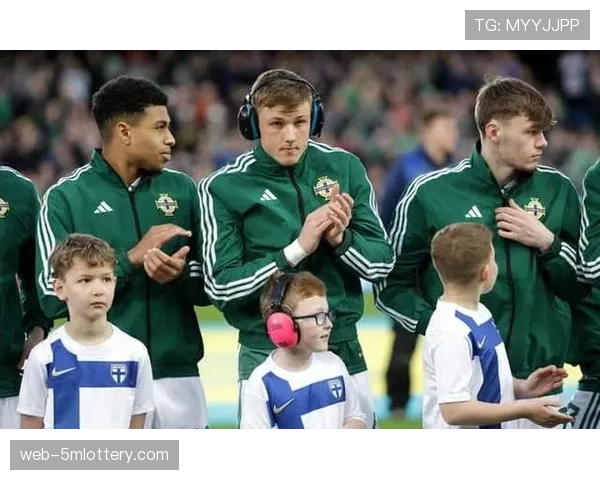 特写:一位球场保安与一位患有自闭症的小球迷之间的特殊友谊 特写:一位球场保安与一位患有自闭症的小球迷之间的特殊友谊